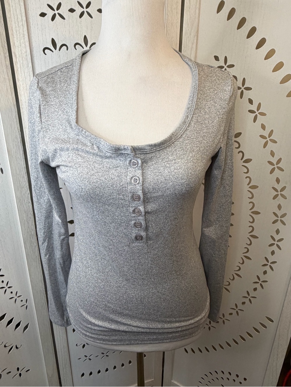 Long-Sleeve Henley Scoop Neck Top - Gray